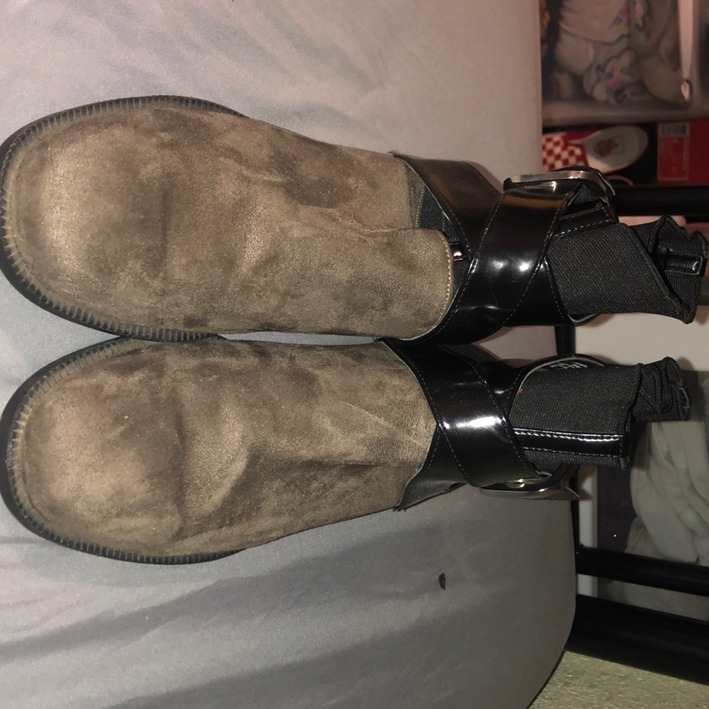 Shoes - Picture 4 of 5
